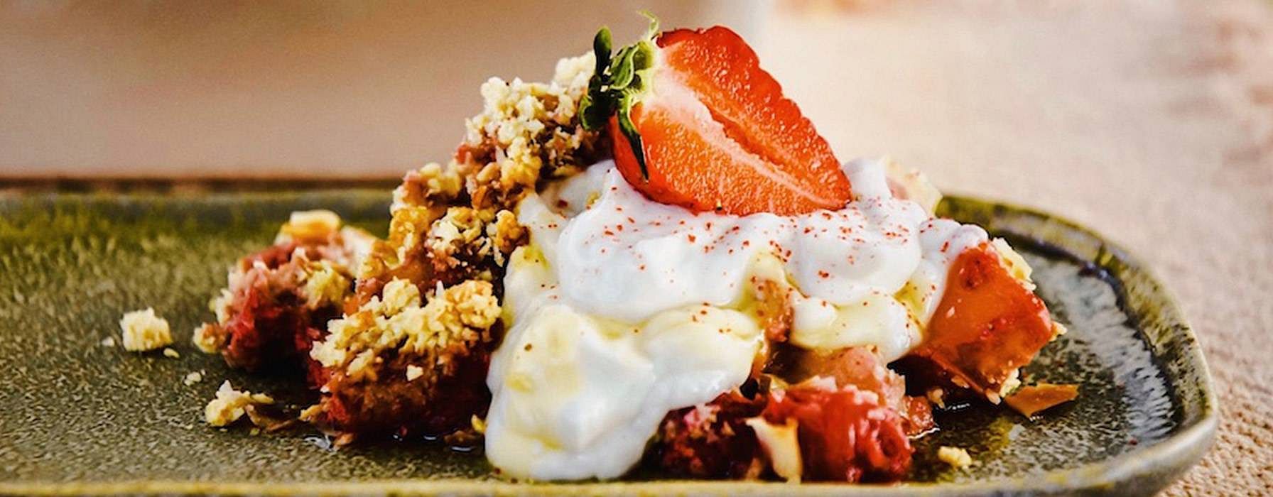 Hafer-Crumble mit frischen Fruechten