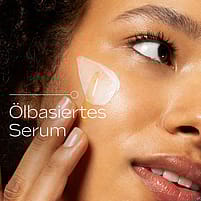 Model trägt Produkt auf