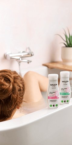 femme dans son bain avec gamme intime