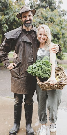 dva farmáři na biodynamické farmě
