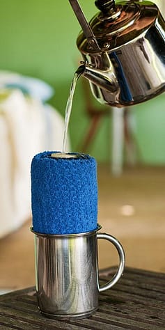 Tee wird aufgegossen