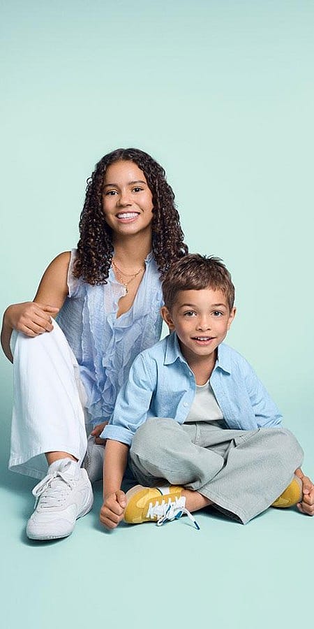 Junges Maedchen und Junge