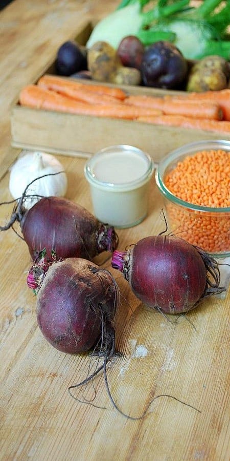 Cipolla e altre verdure sul tavolo