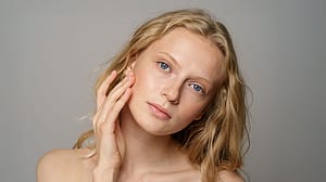 Maedchen mit blondem Haar