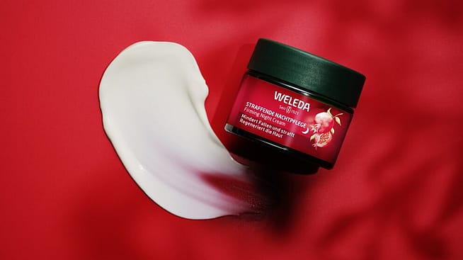 Weleda Straffende Nachtpflege mit Textur