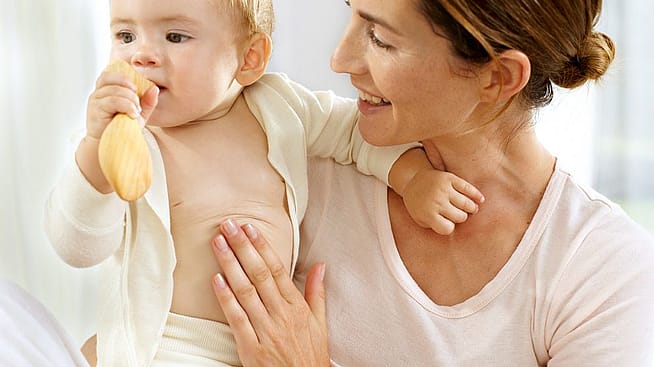 Baby zusammen mit Mama
