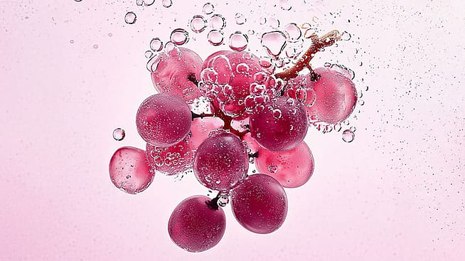 Trauben in Wasser