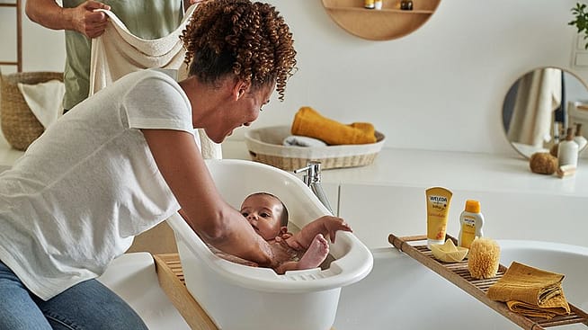 Baby in der Babywanne