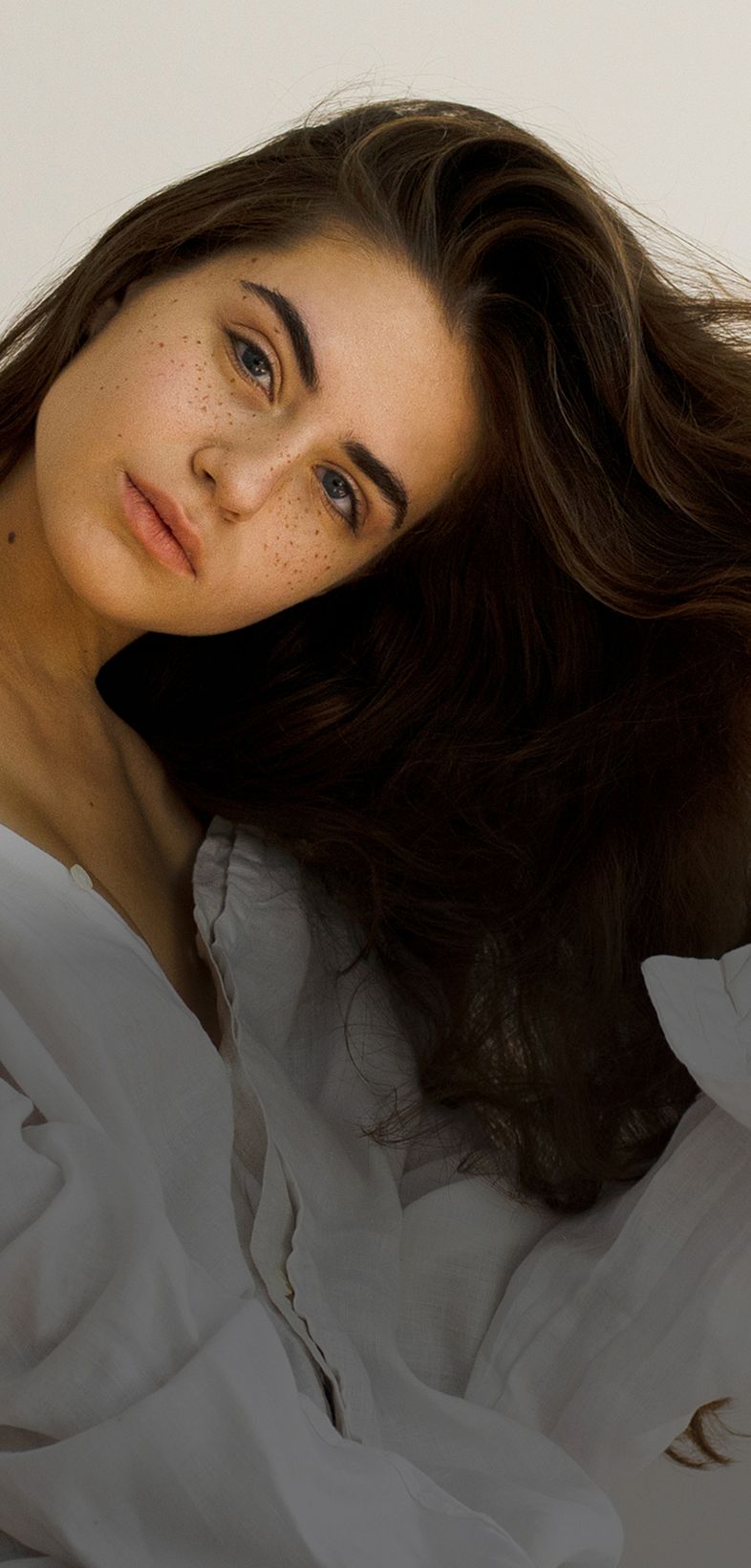 Frau mit langen Haaren