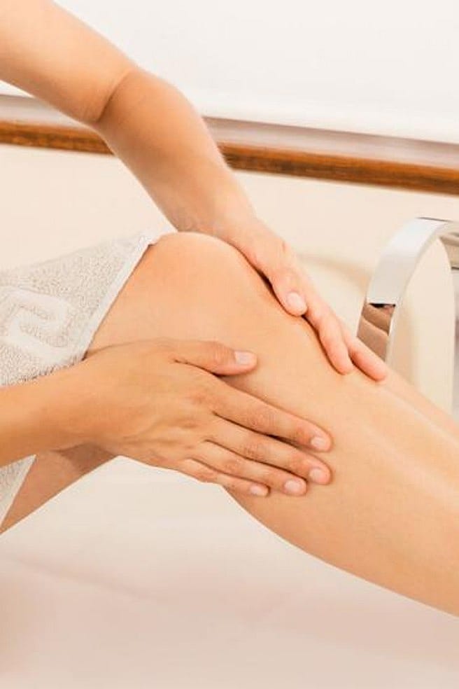 Beinmassage mit Öl