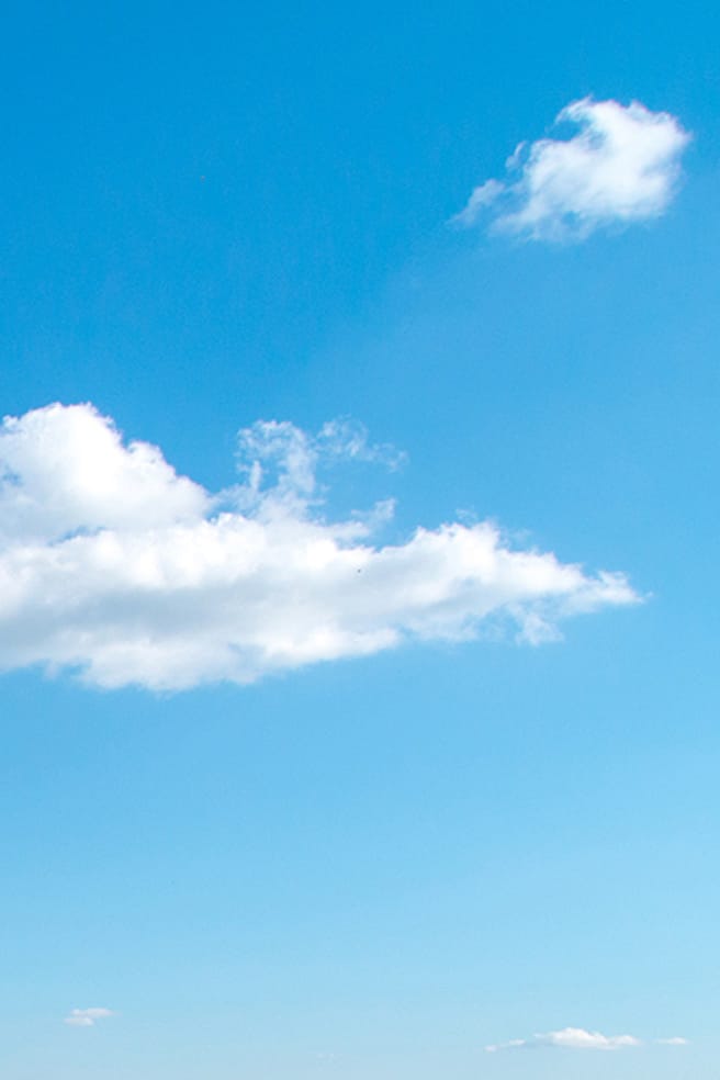 Blauer Himmer mit weisser Wolke