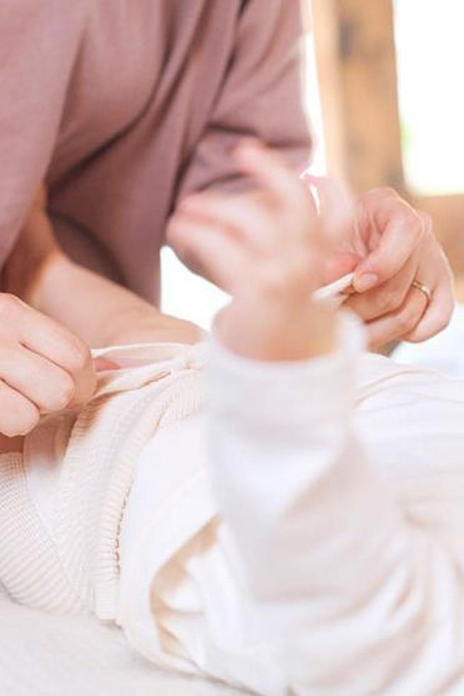 Baby wird gewickelt