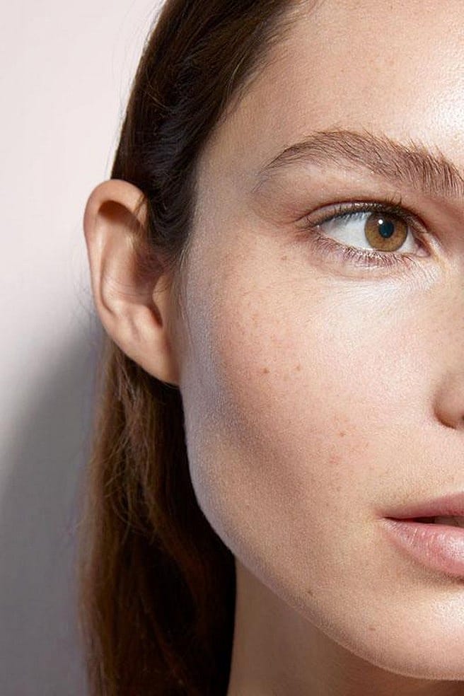 Femme devant son ordinateur