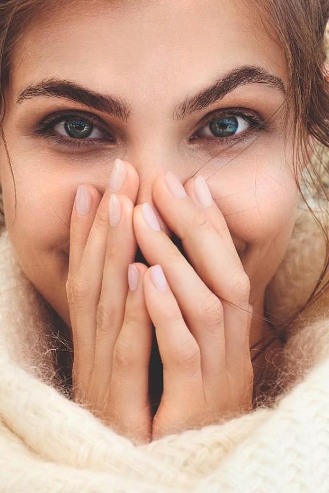 Vrouw die het koud heeft