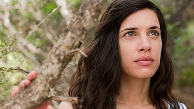 mujer en la naturaleza