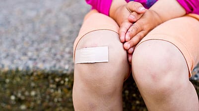 pensement genoux enfants