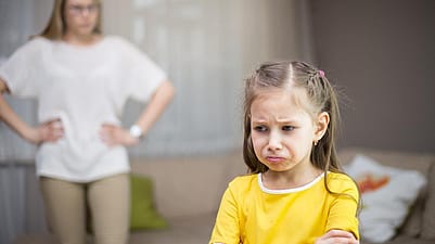 temperamento niña enfadada