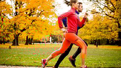 deux personnes qui courent