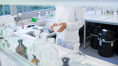Detailný pohľad na antropozofickú medicínu Weleda – rozhovor o holistickom prístupe k zdraviu, prepojení tela, mysle a ducha a sile prírody pri vývoji liekov a prírodnej starostlivosti.
