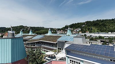 Solaranlage auf dem Dach der Weleda Schwaebisch Gmuend