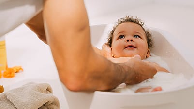 baby bathing