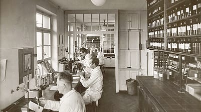 historická fotografie weleda