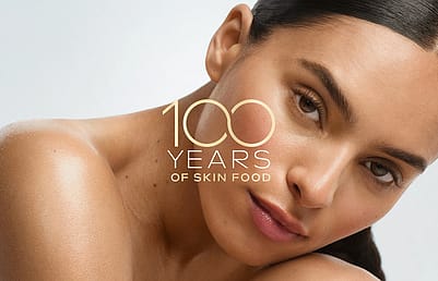 Närbild på kvinna med texten 100 years of skinfood