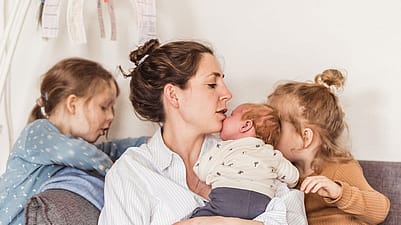 Mutter mit drei Kindern