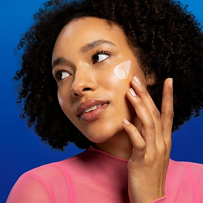 Pore Refining Serum Drops a žena