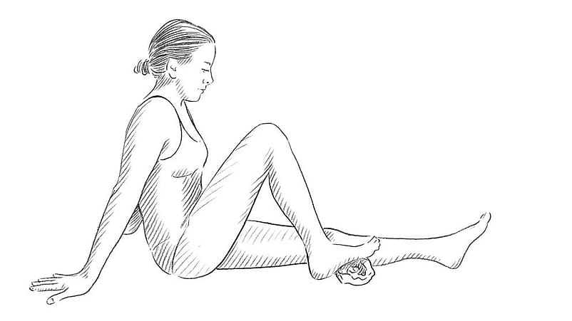 Illustration Femme assise au sol, pied près du corps