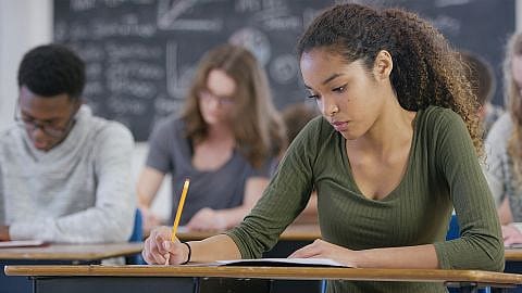 étudiants en examen