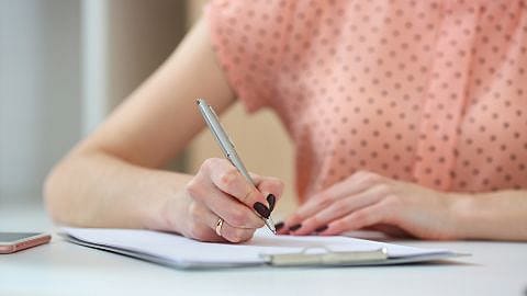 personne qui étudie