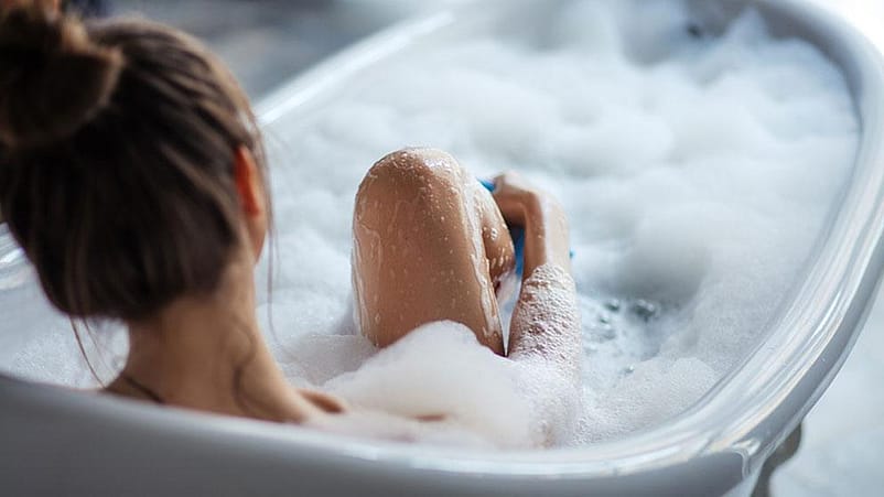 Frau in der Badewanne