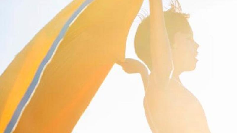 enfant avec serviette