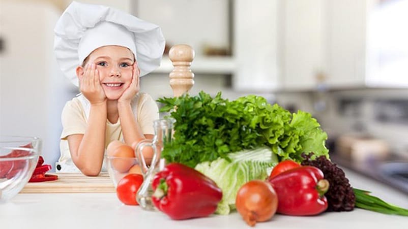enfant et fruits et légumes