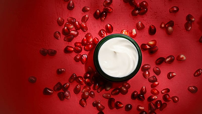 Crema da giorno al melograno e semi di melograno