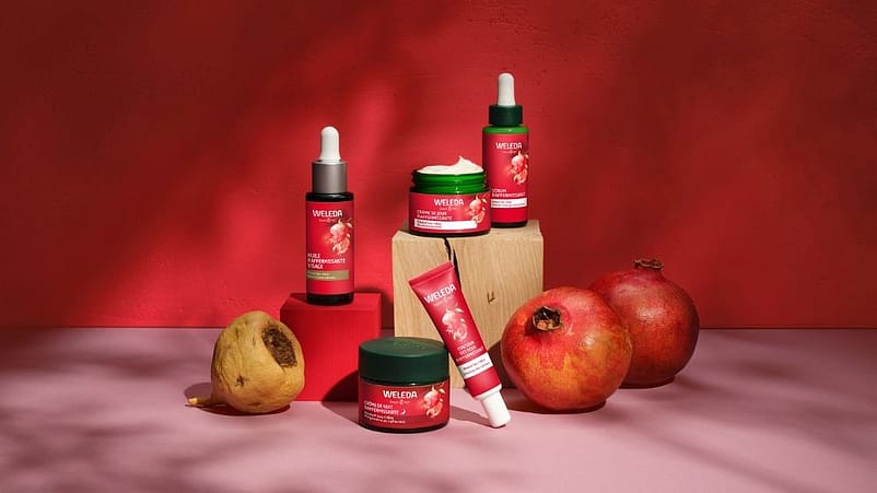 gamme grenade weleda sur un fond rouge avec des grenades