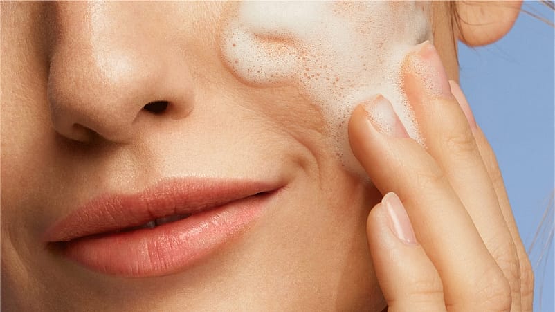 Wange mit Reinigungsschaum