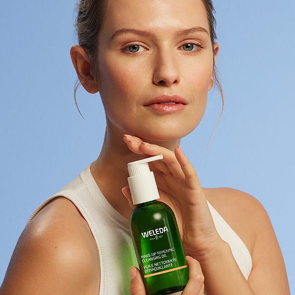 makeup removing cleansing oil