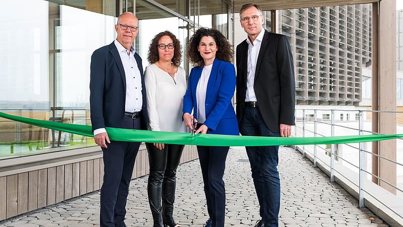 Thomas Jorberg, Daniela Trah, Tina Müller, Alois Mayer beim Band zerschneiden