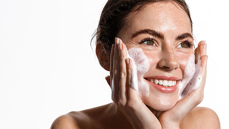 mousse nettoyante pour le visage
