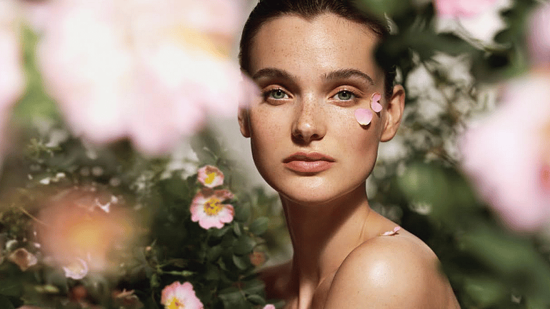 Immagine modella rosa mosqueta