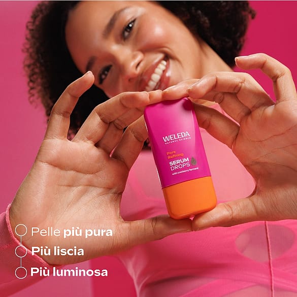 la modella mostra il prodotto