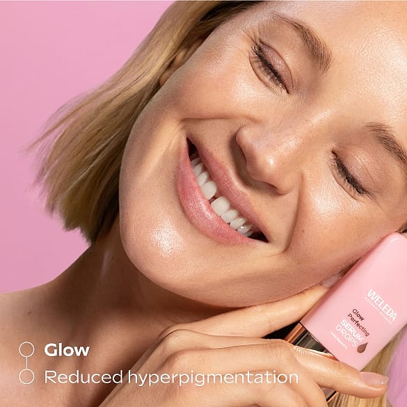 Modelos mostrando el Booster Iluminador