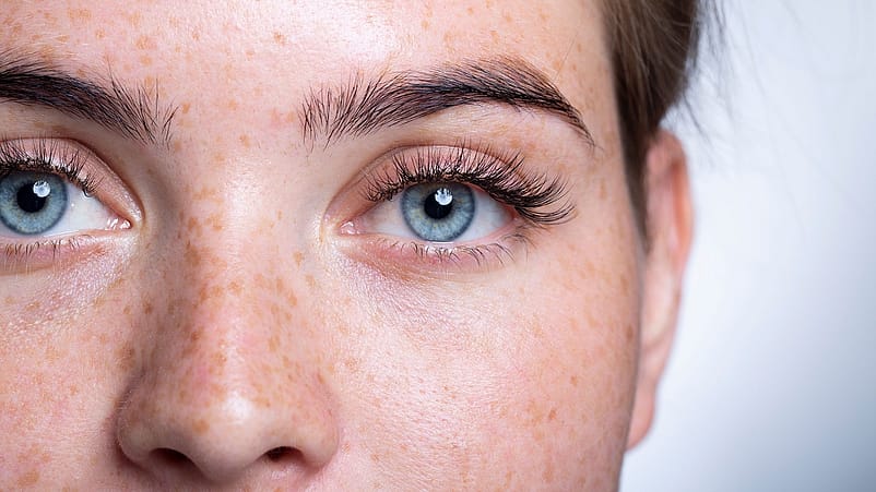 Das Auge einer Frau von nahem