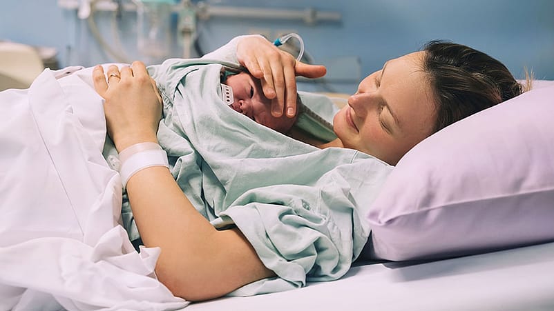 Mutter mit Neugeborenem