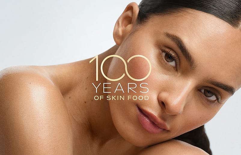 Närbild på kvinna med texten 100 years of skinfood