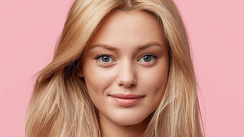 Frau mit schoen gepflegten Lippen