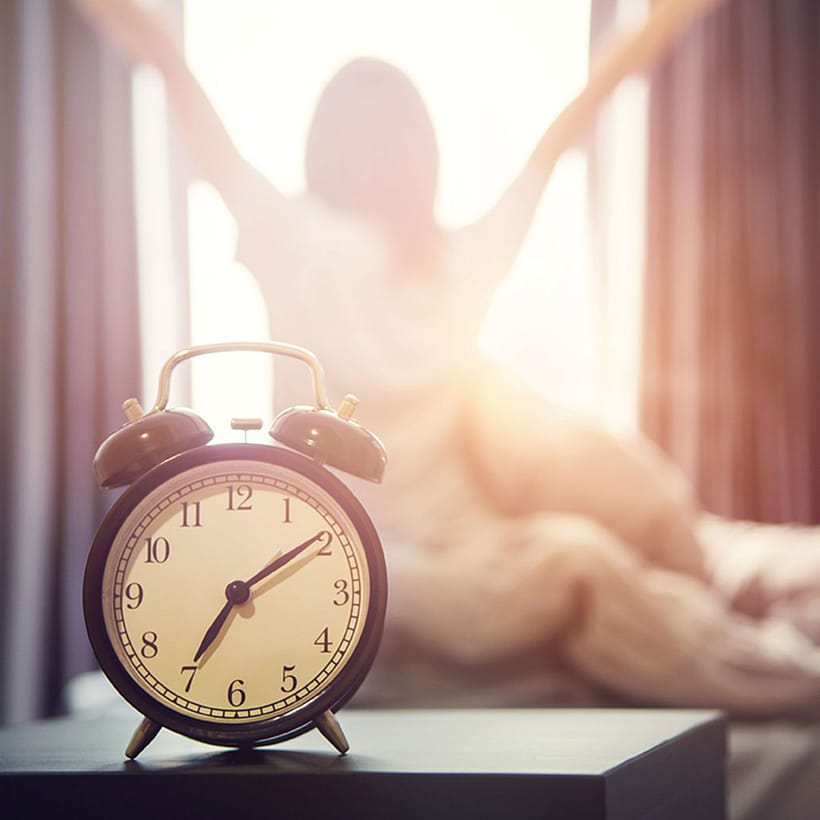 Ein Wecker in der Morgensonne