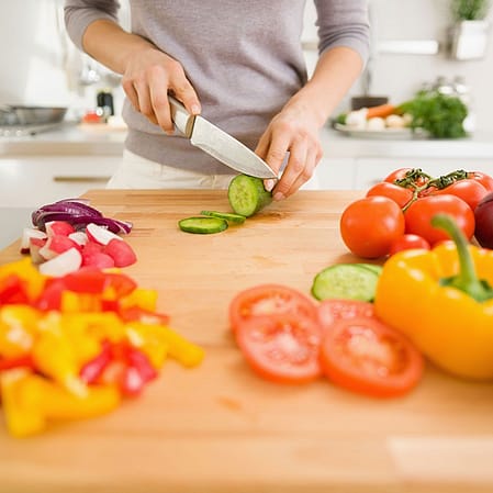 couper des légumes